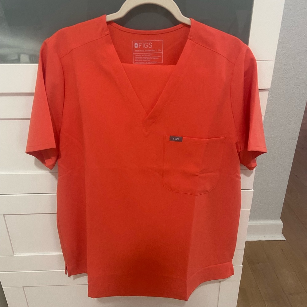 NWOT FIGS scrub set